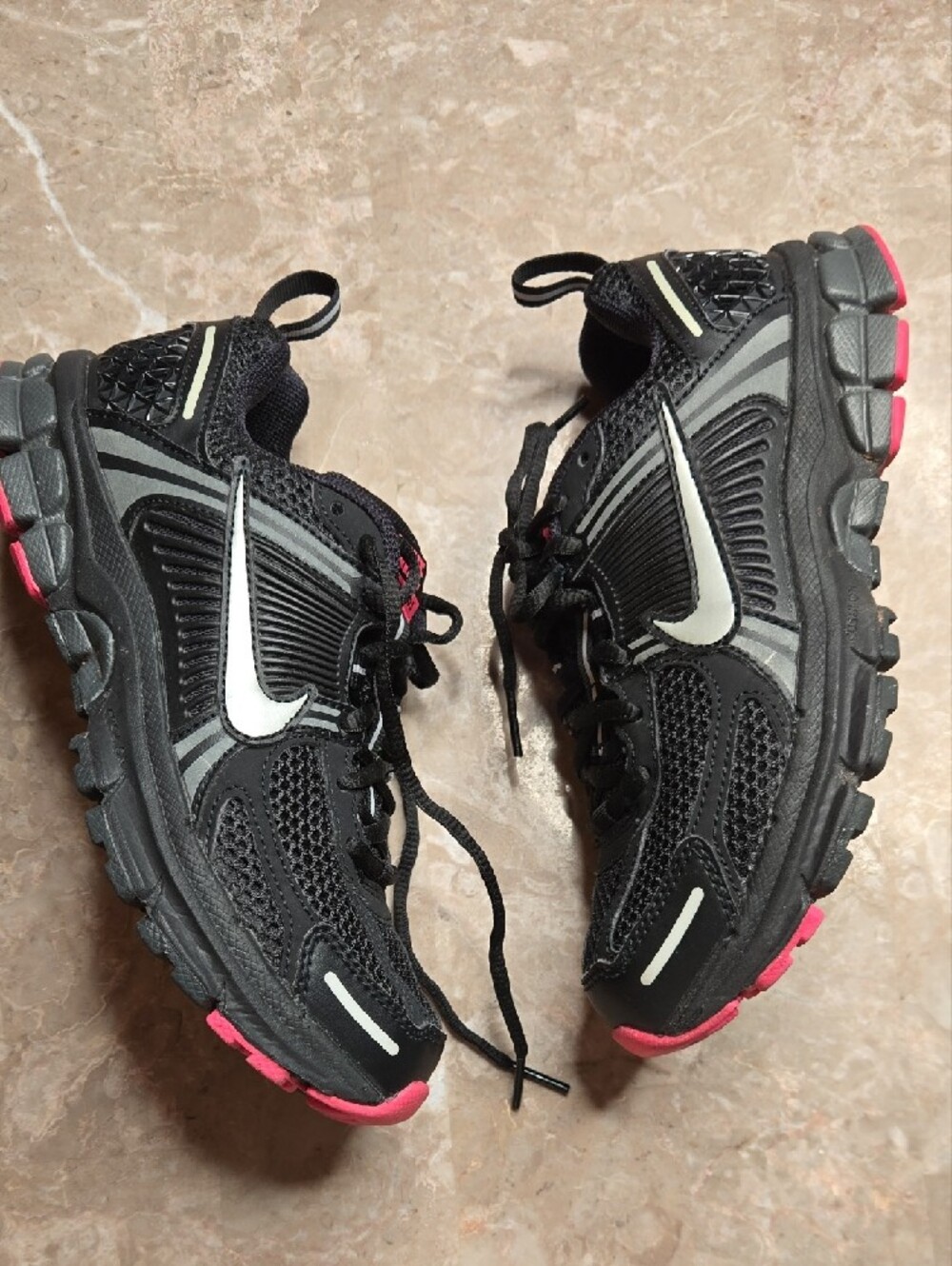 Nike  Black & Pink Mesh Running Sneakers - Picture 4 of 6